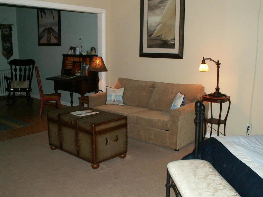 Canalside Restaurant, Inn & Kitchen Store Port Colborne Quarto foto